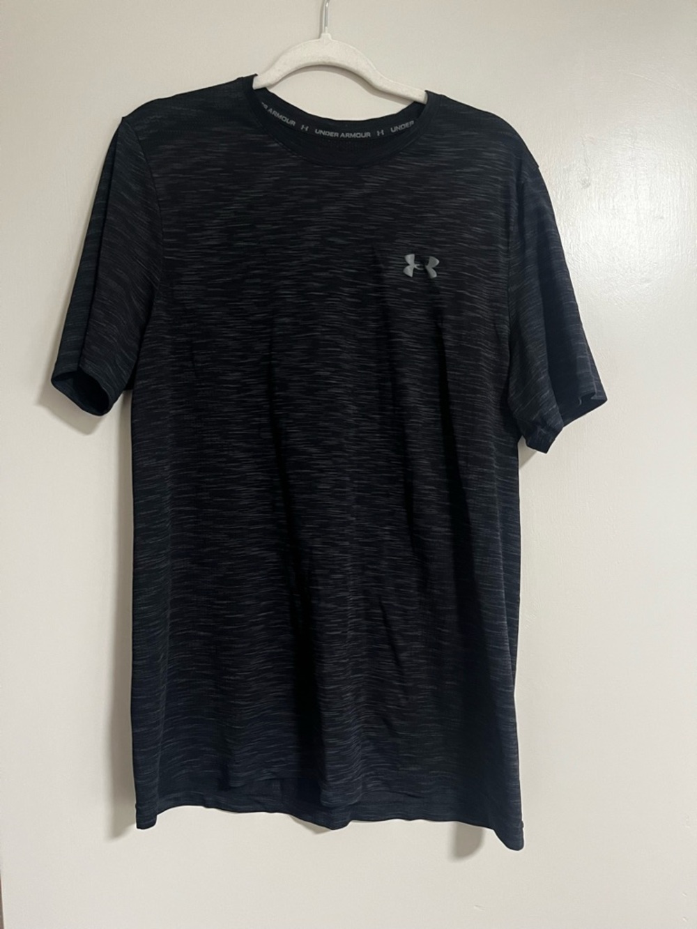Under Armour Men’s Black Heather Short Sleeve Performance Tee